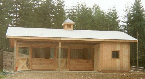 shed row, stall barn 